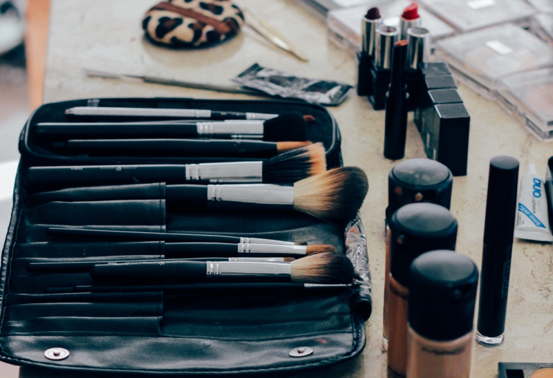 esthetique-GONFARON-min_make-up-1209798
